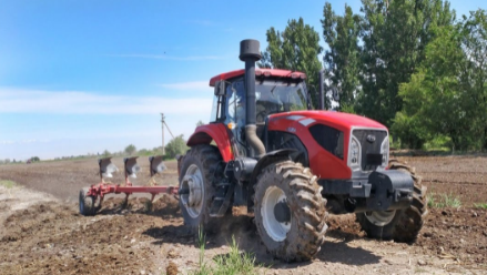 Трактор Ростсельмаш RSM 1370